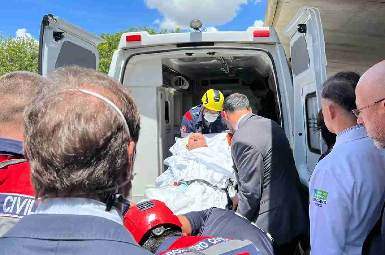 Benedito de Lira sendo encaminhado para um hospital em Brasília | © Ricardo Abreu/TV Globo