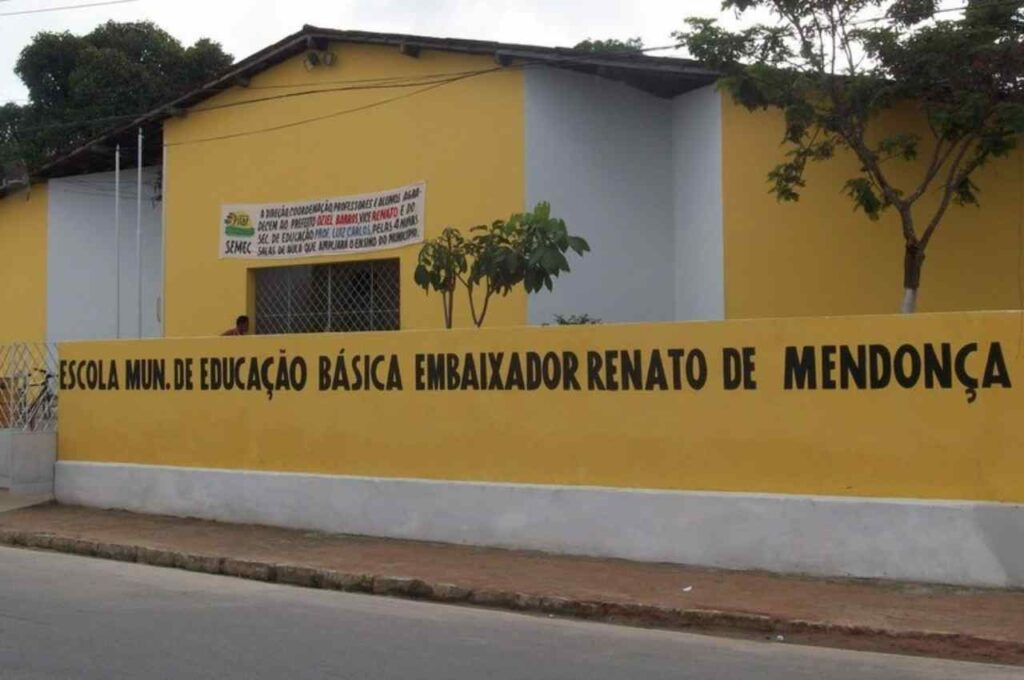 Escola Municipal Embaixador Renato de Mendonça foi um dos alvos das ameaças de ataques | © Reprodução