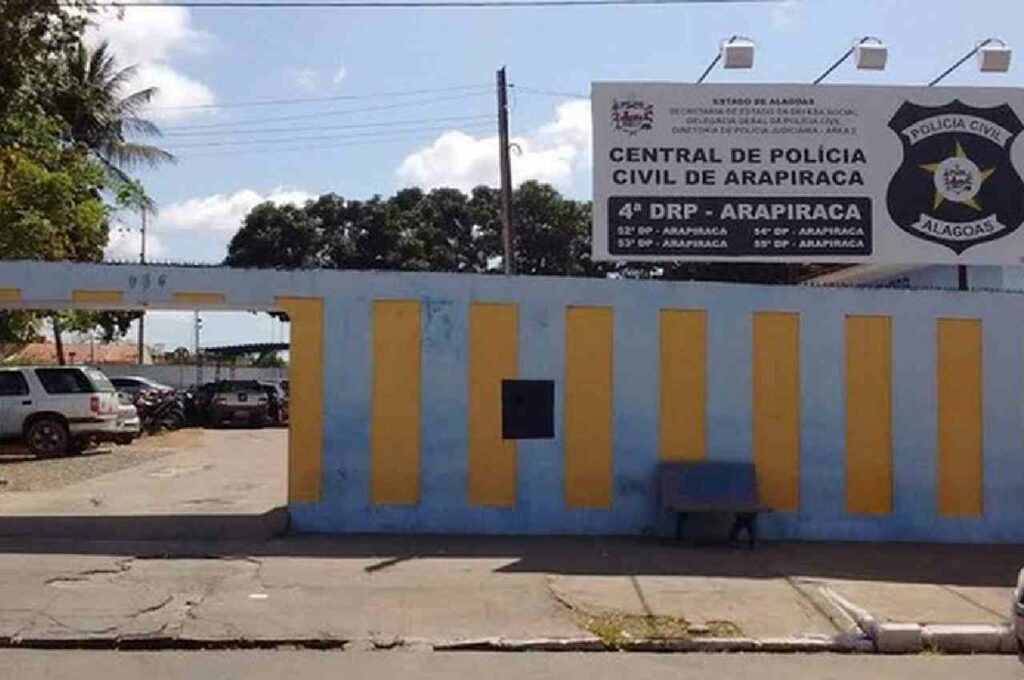 O homem foi levada para Central de Polícia Civil de Arapiraca | © Reprodução