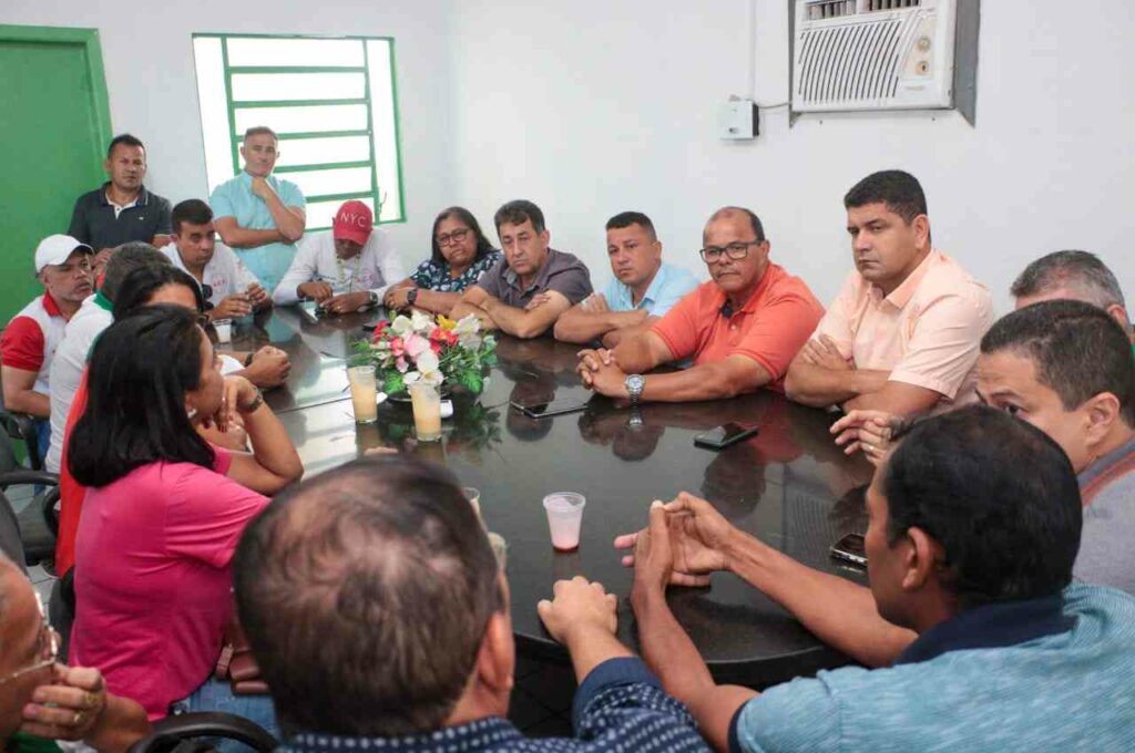 Câmara discute com representante sindicais e aprova PL de reajuste salarial