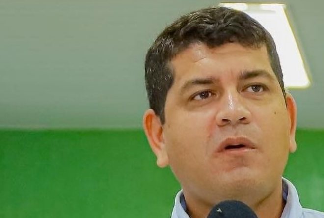 Nenzinha propõe contratação de psicólogos e agentes sociais em escolas de União dos Palmares