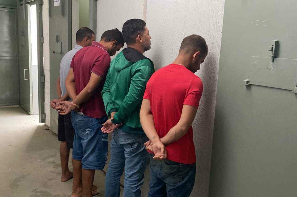 Quatro homens são presos em Piranhas após furtarem calçados apreendidos pela Justiça