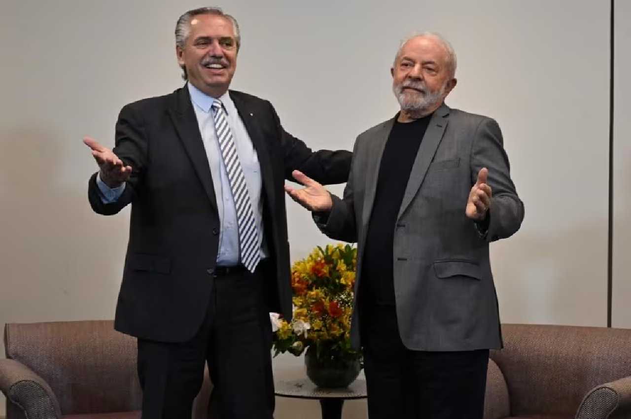 Alberto Fernández, presidente da Argentina, e Lula | Foto: Nelson Almeida/AFP