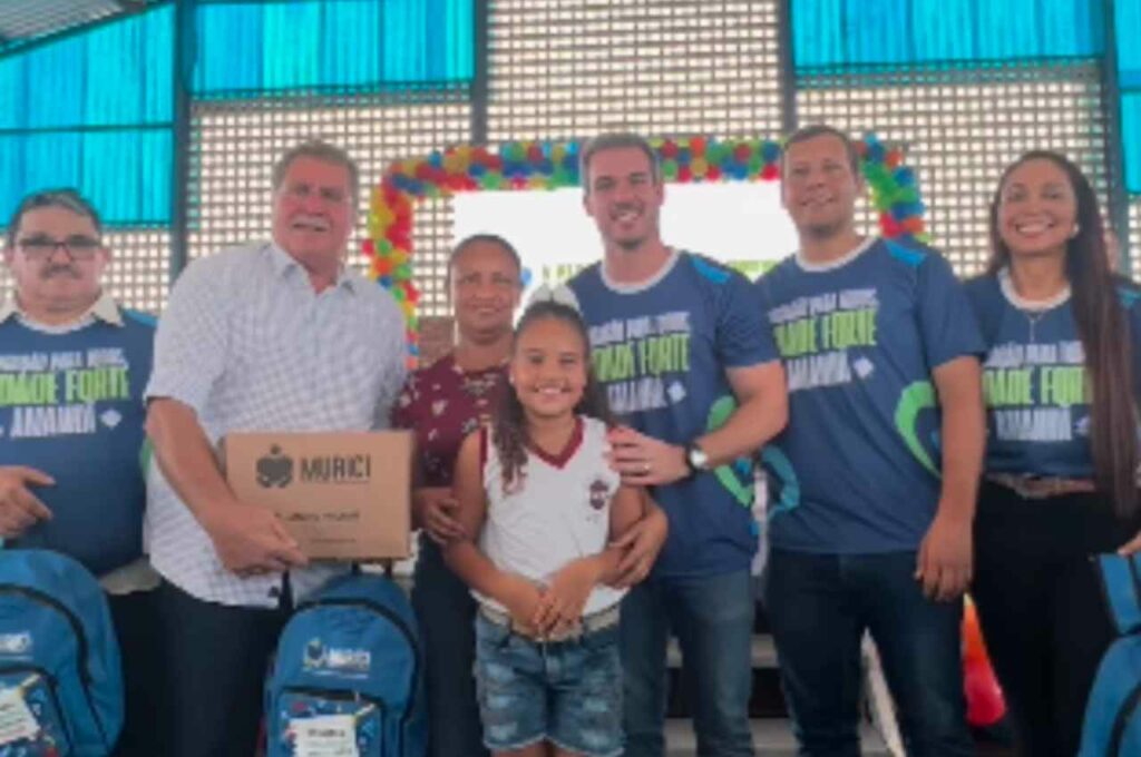Prefeitura de Murici entrega kits escolares e investe em melhorias na educação
