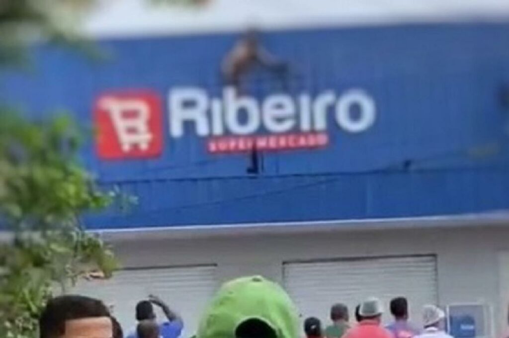 Pedreiro que sofreu descarga elétrica durante reparo em supermercado morre no HEA