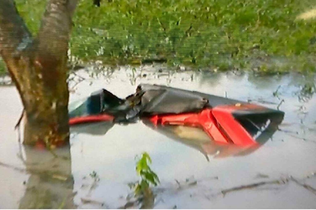 Acidente grave deixa carro submerso em área alagada no interior de Alagoas