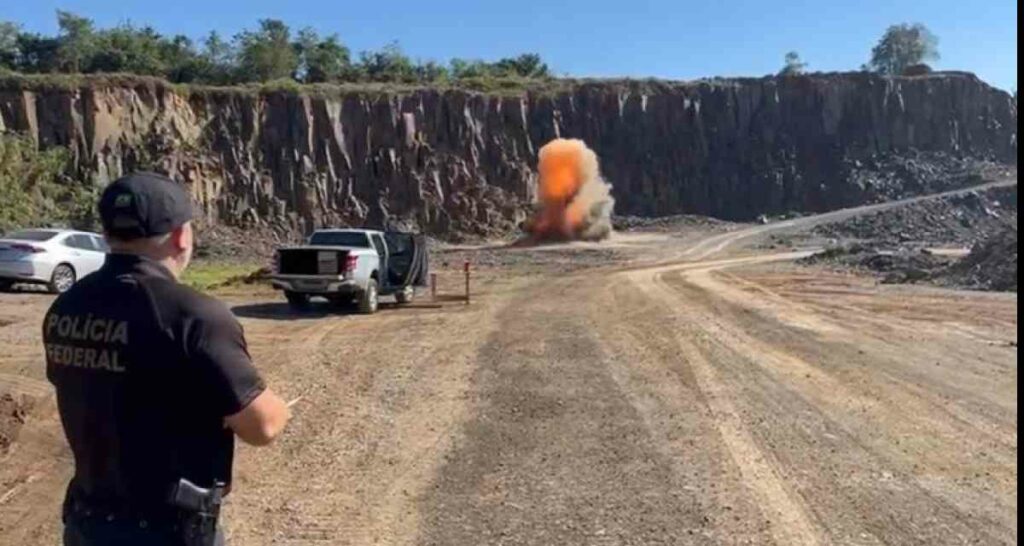 Polícia Federal destrói dezenas de materiais explosivos em Foz do Iguaçu/PR