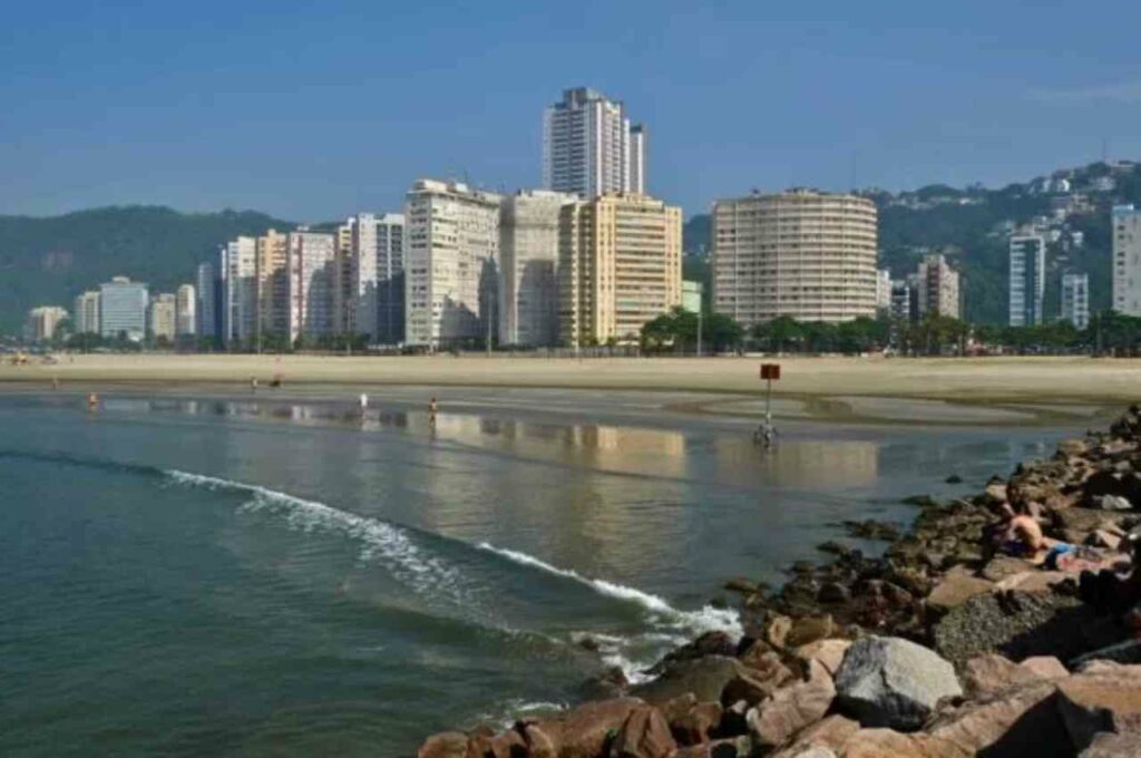 Litoral de São Paulo está sob alerta de ondas de 4 metros devido a ciclone extratropical