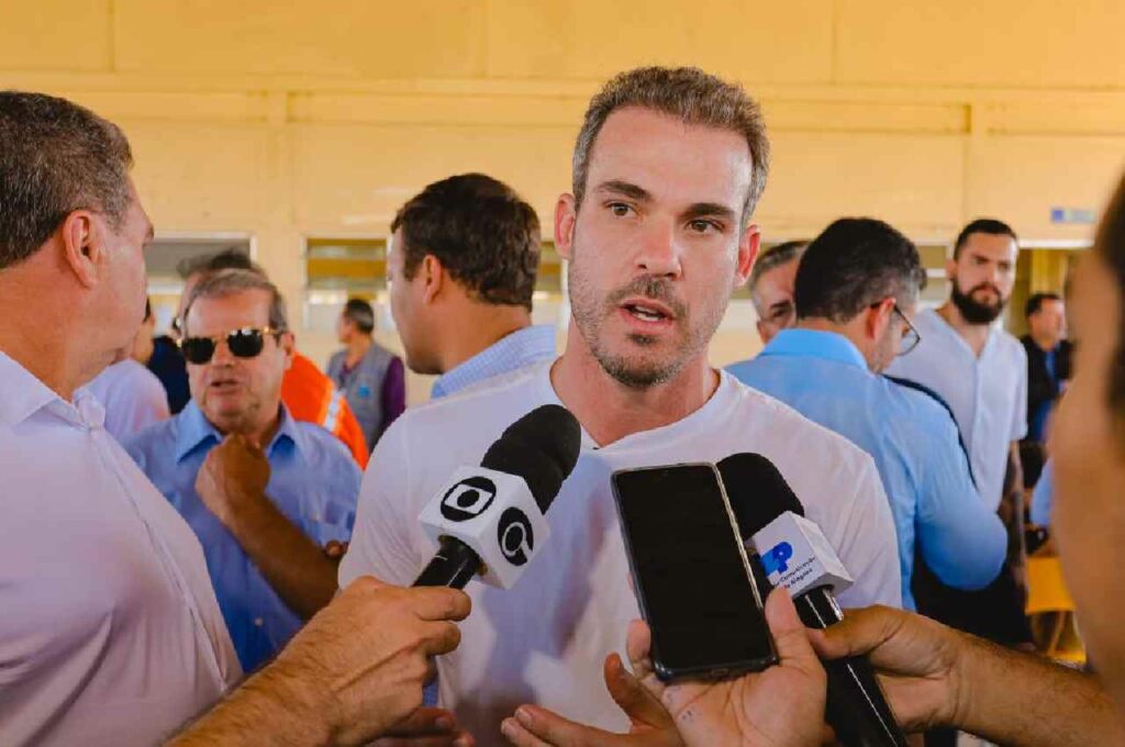 Olavo Neto recebe comitiva com governador e ministros para avaliar os impactos da enchente em Murici