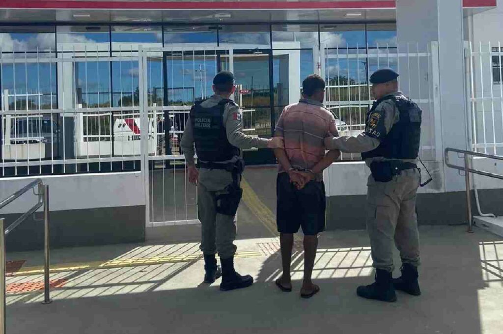 Filho salva mãe de 67 anos de tentativa de estupro articulado por enteados