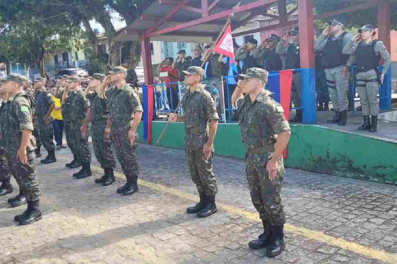 O efetivo de São José da Laje, juntamente com os soldados do Tiro de Guerra, desfilaram em homenagem ao dia do Soldado | Foto: Cortesia 