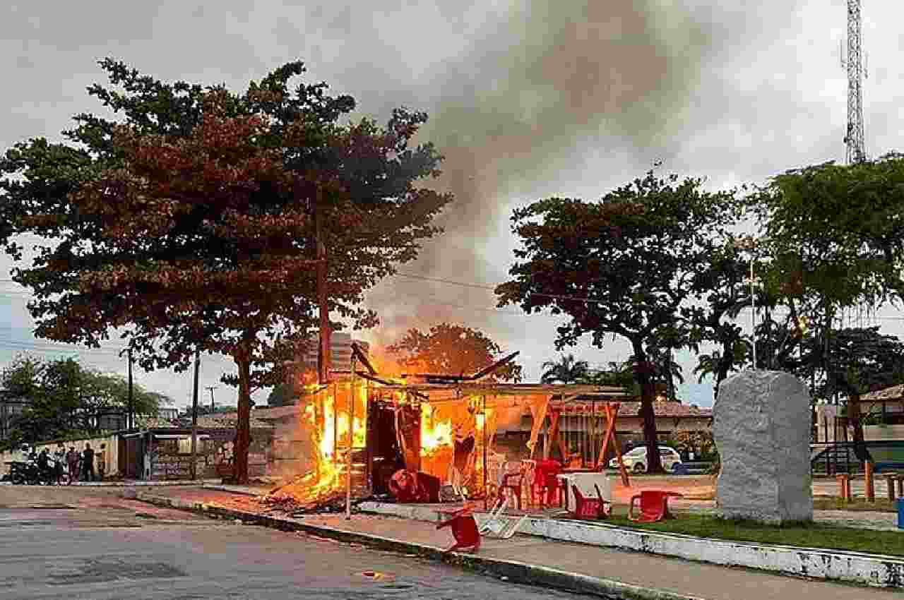 Incêndio em barraca de lanche em Maceió | Foto: Reprodução 