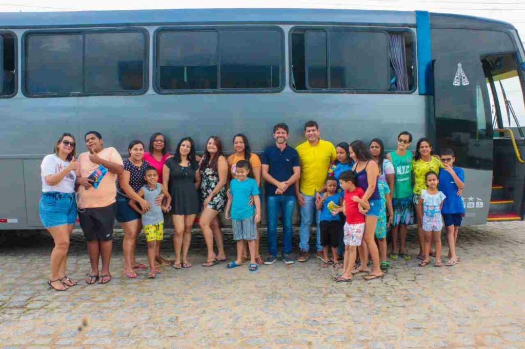 Nenzinha promove dia de lazer para crianças autistas de União no Sesi, em Maceió