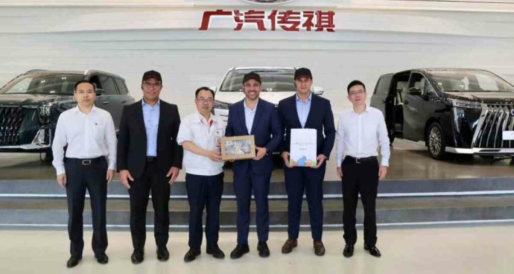 Governador de Alagoas visita fábrica de carros elétricos na China