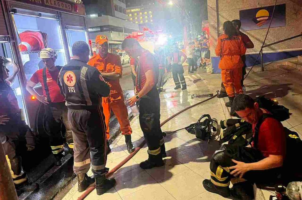 Criança, idoso e outras seis pessoas ficam feridas em incêndio em hotel de Maceió