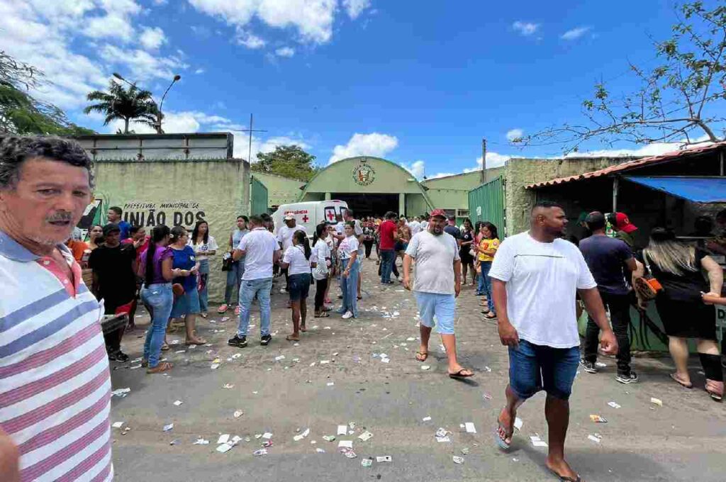 Eleitores se queixam da lentidão nas Urnas Eletrônicas na votação para o Conselho Tutelar