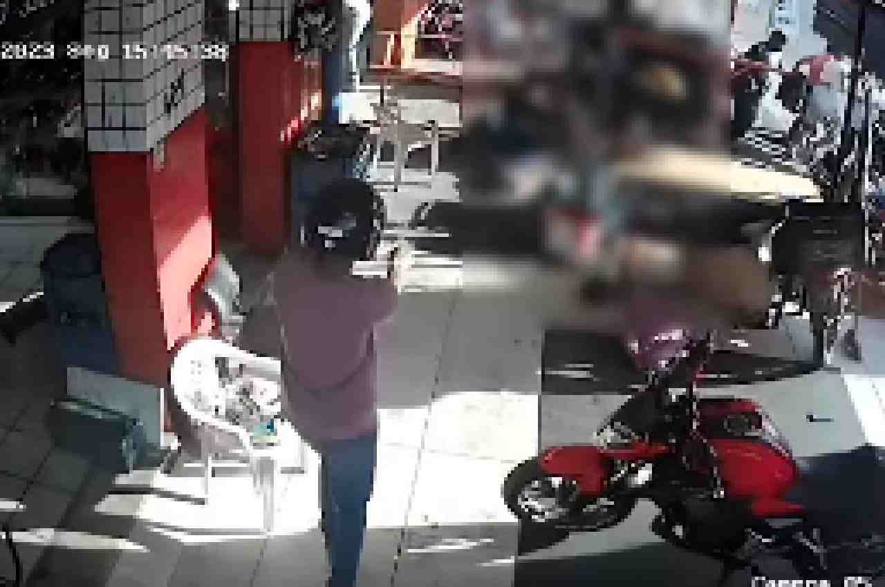 Homem é morto enquanto aguardava manutenção de moto em Maceió | © Reprodução 