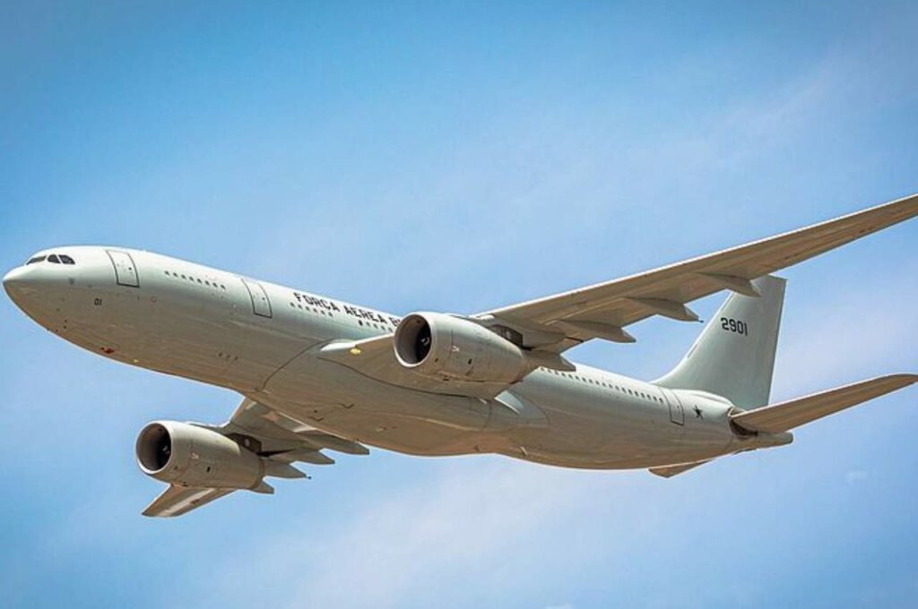 Oitavo avião com brasileiros repatriados de Israel chega ao Brasil