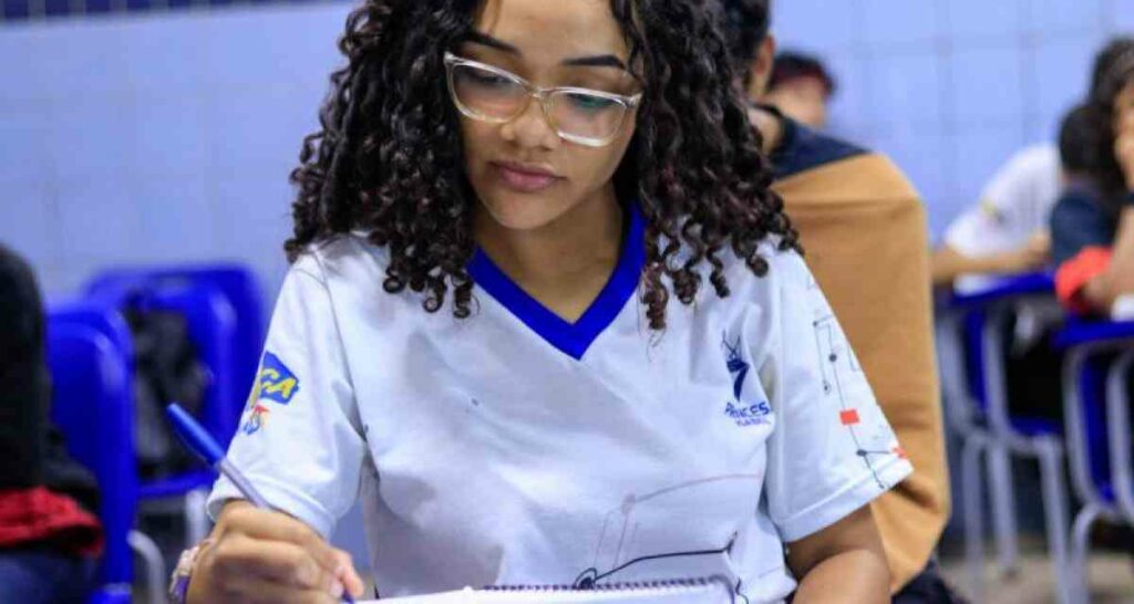 “Programa Pé de Meia” vai pagar até R$ 9,2 mil a alunos do ensino médio