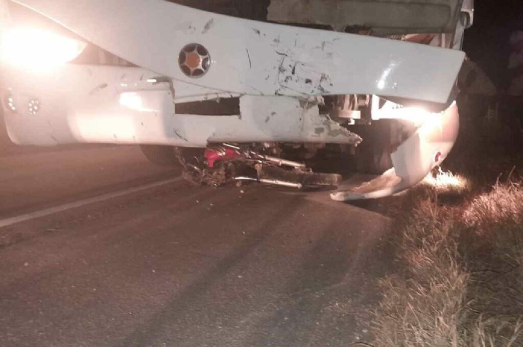 Homem morre em acidente envolvendo moto e ônibus no interior de Alagoas