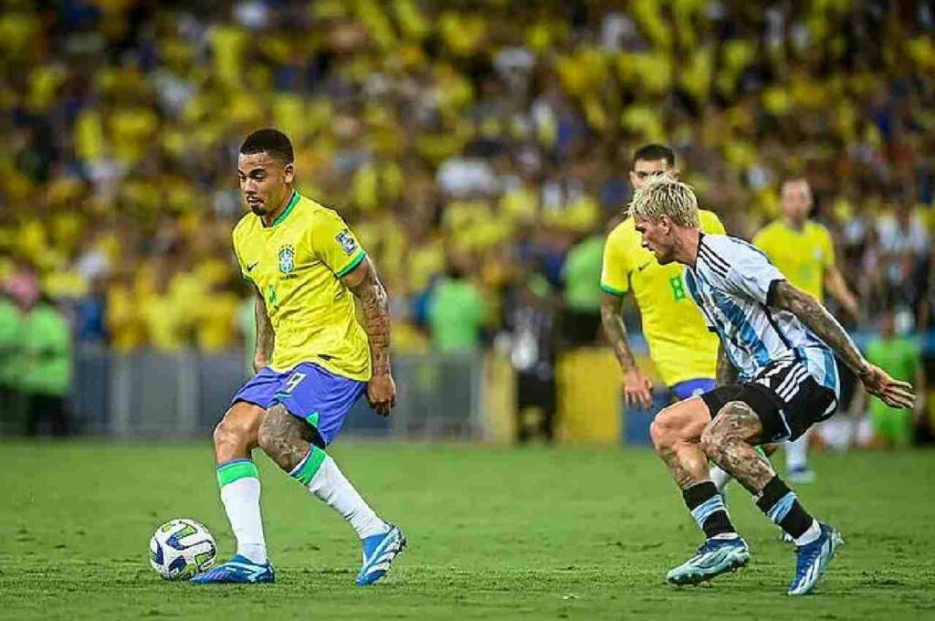Pancadaria, olé e derrota: Brasil perde para Argentina em jogo tenso no Maracanã