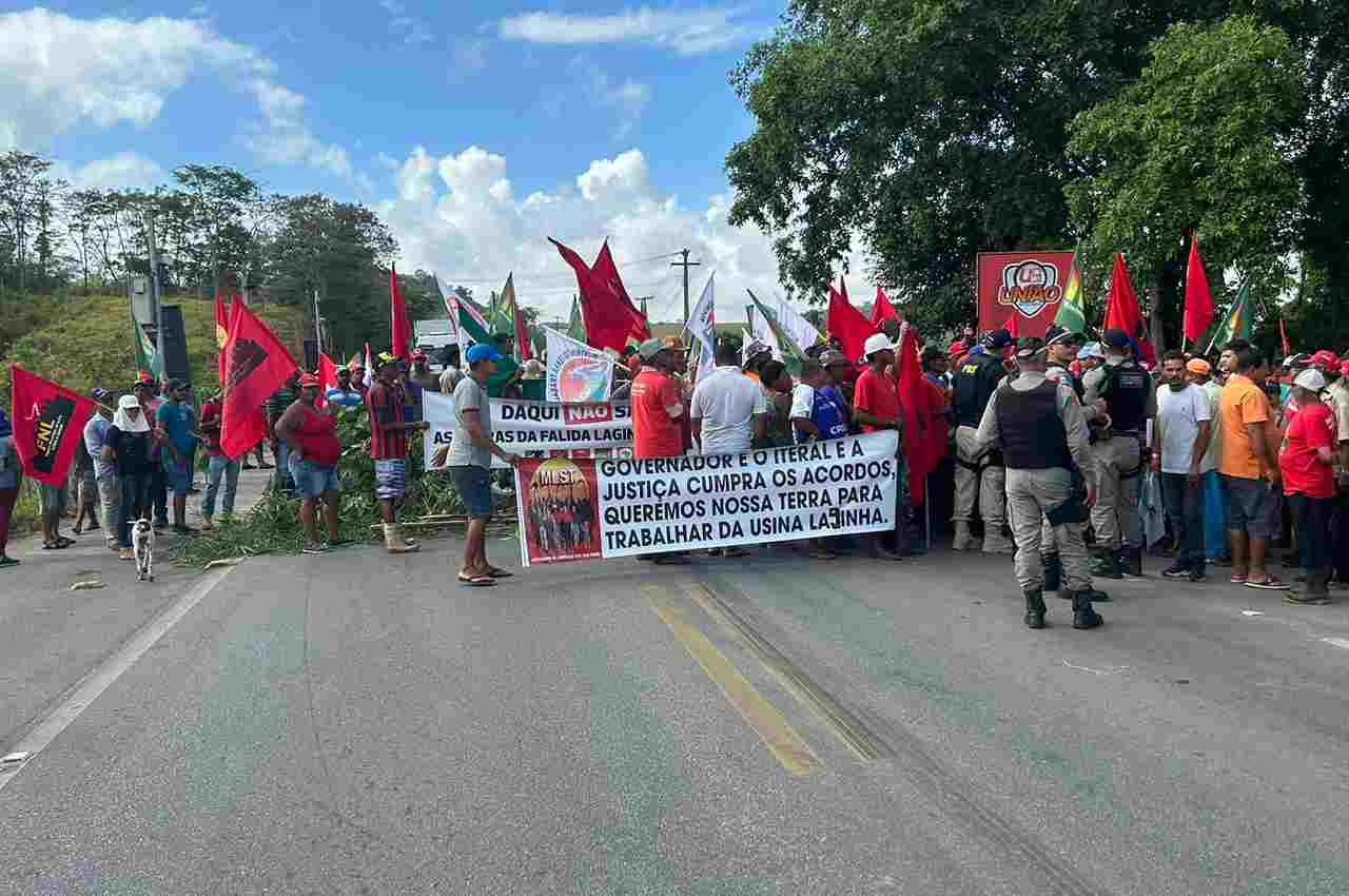 Manifestação bloqueia BR-104 | © BR104
