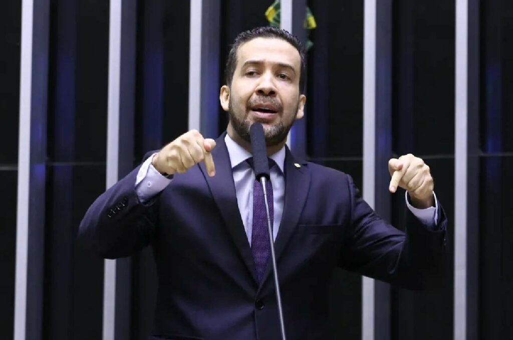 STF autoriza investigação contra André Janones por suposta “rachadinha”