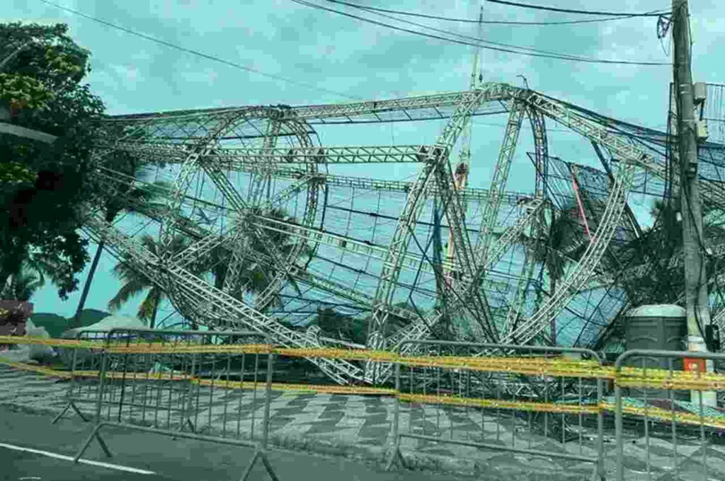 Árvore de Natal de 50 metros tomba após ventania em Niterói