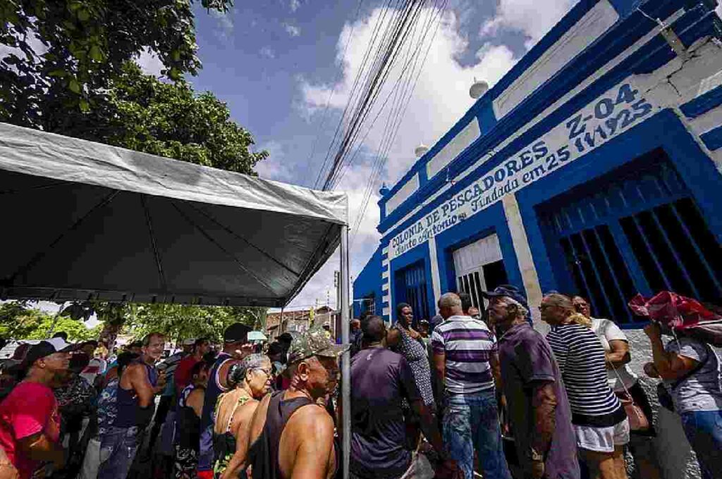 Prefeitura de Maceió auxilia pescadores e marisqueiras afetados pelo risco de colapso da Mina 18 da Braskem