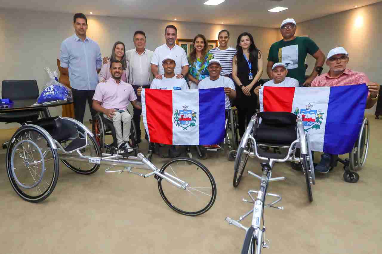 Paulo Dantas entrega cadeiras de rodas para paratletas de Alagoas | © Thiago Sampaio / Agência Alagoas