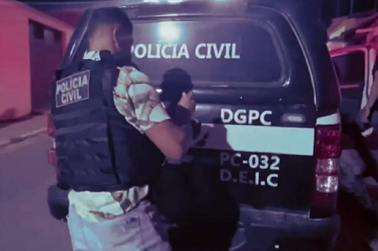Polícia Civil de Alagoas durante a prisão do suspeito | © Reprodução 