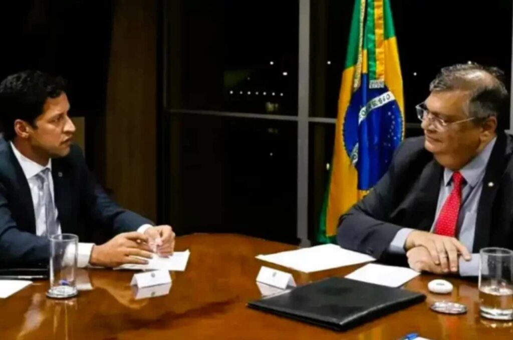 Eleitores alagoanos pressionam Rodrigo Cunha por um posicionamento contrário à indicação de Flávio Dino para o STF