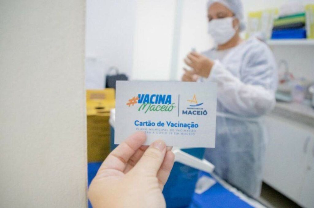Casos de Covid-19 crescem em dezembro e Saúde alerta sobre importância da vacina