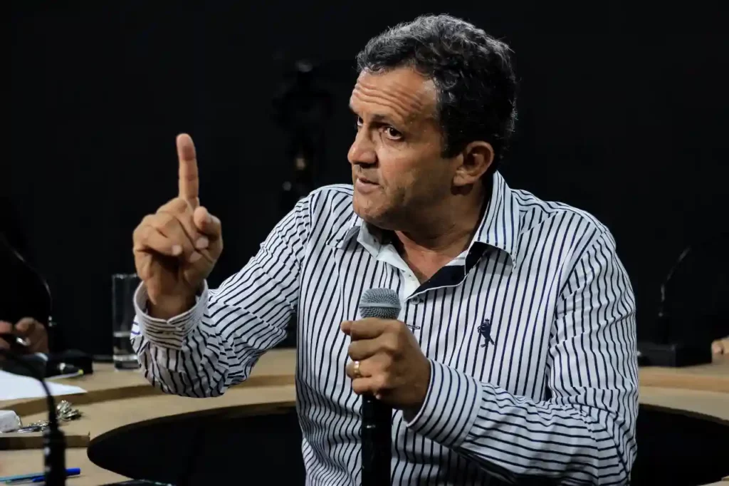 Zé Alfredo cogita candidatura a deputado estadual em 2026 e pode enfrentar Areski Freitas
