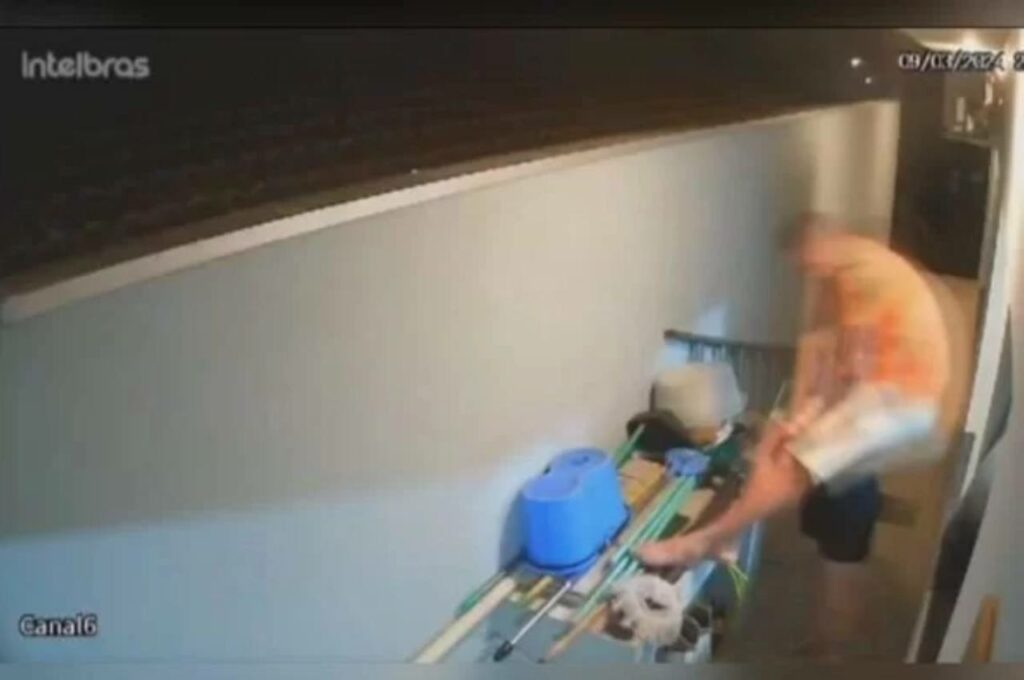 Homem é baleado no rosto ao subir em muro para ver confusão na casa do vizinho