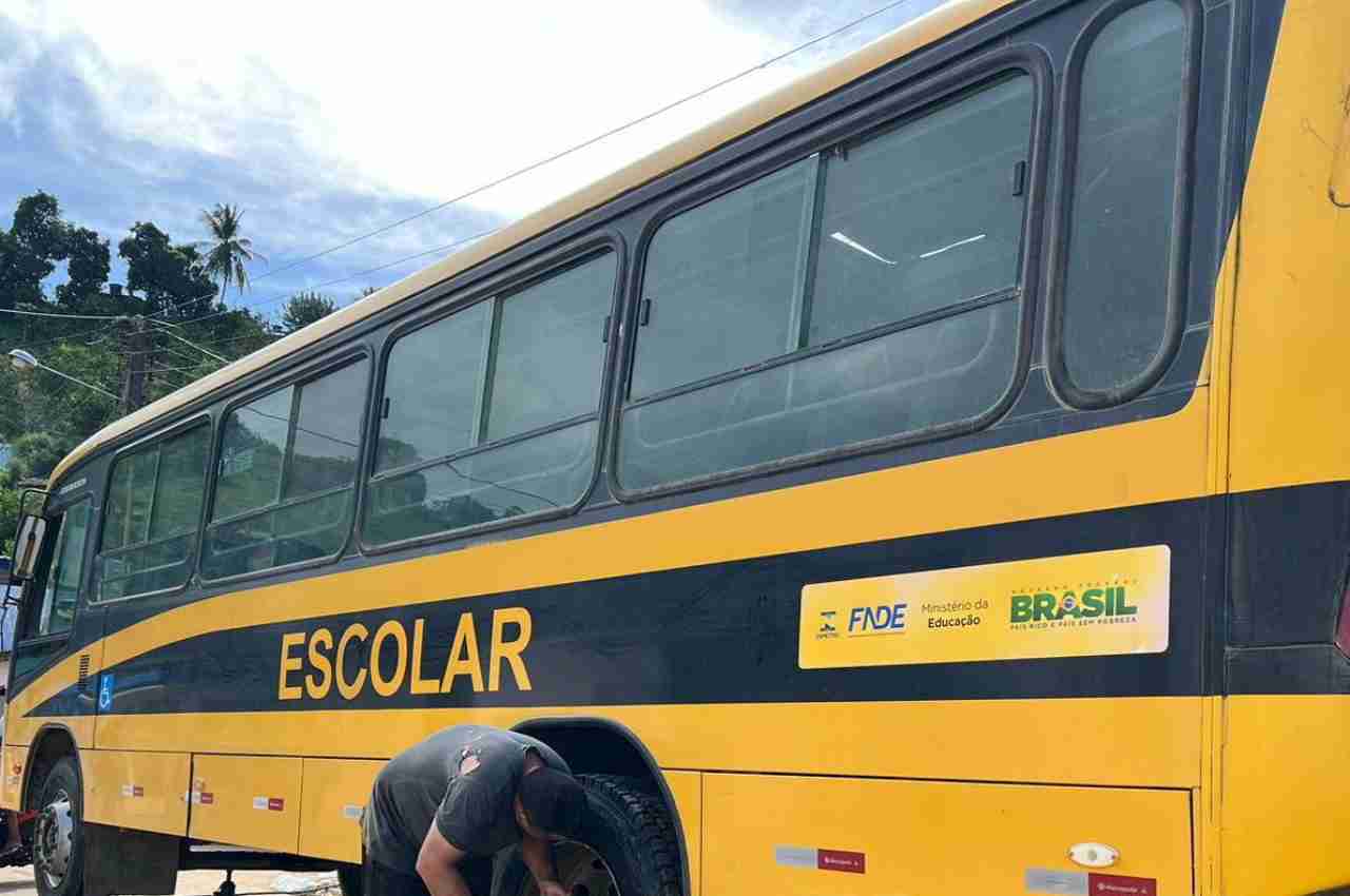 Ônibus escolar de Santana do Mundaú | @ Assessoria