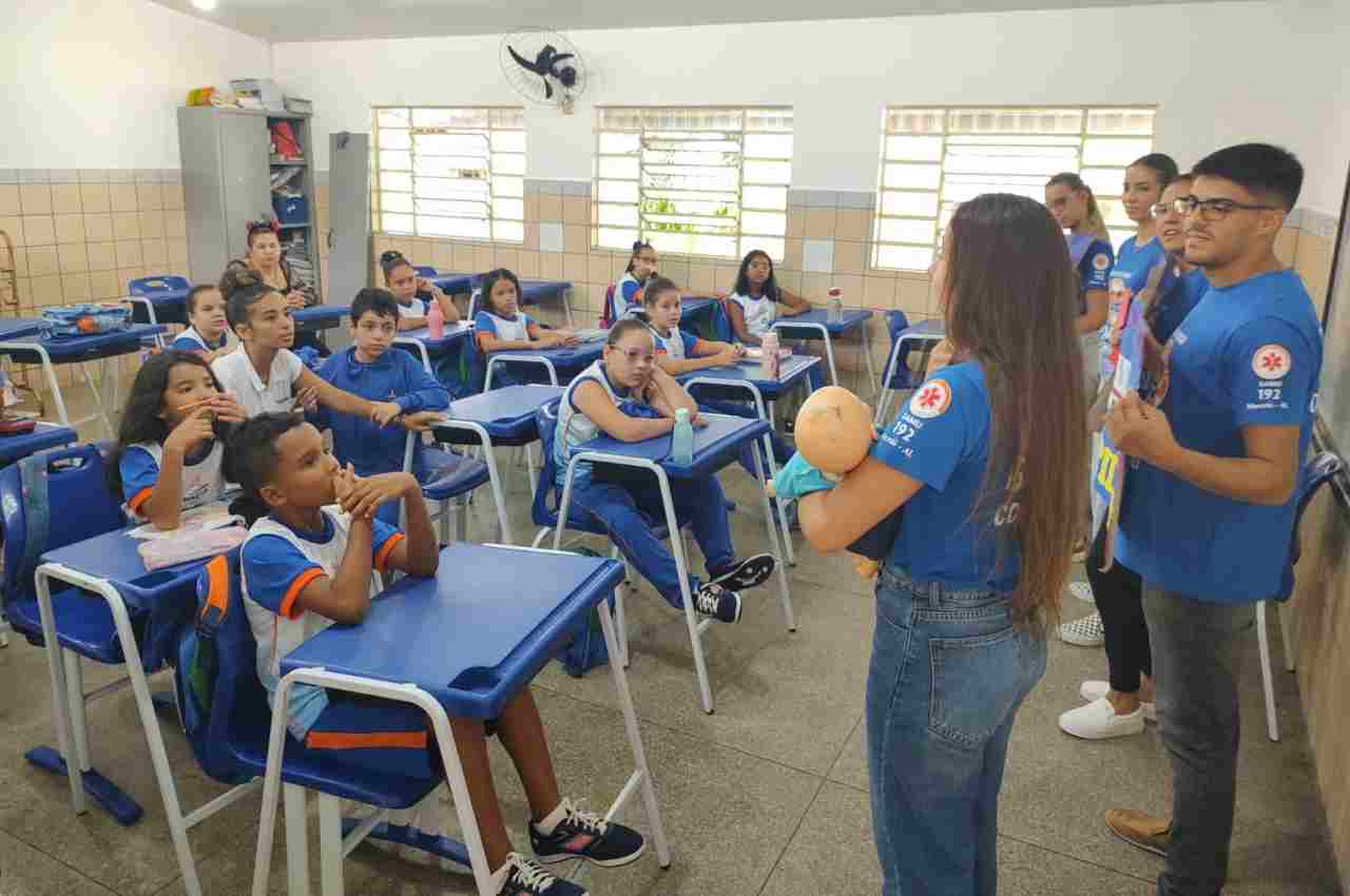 Alunos da Escola Municipal Luiza Suruagy assistiram atentamente as orientações sobre primeiros socorros | @ Arnaldo Santtos / Ascom Samu
