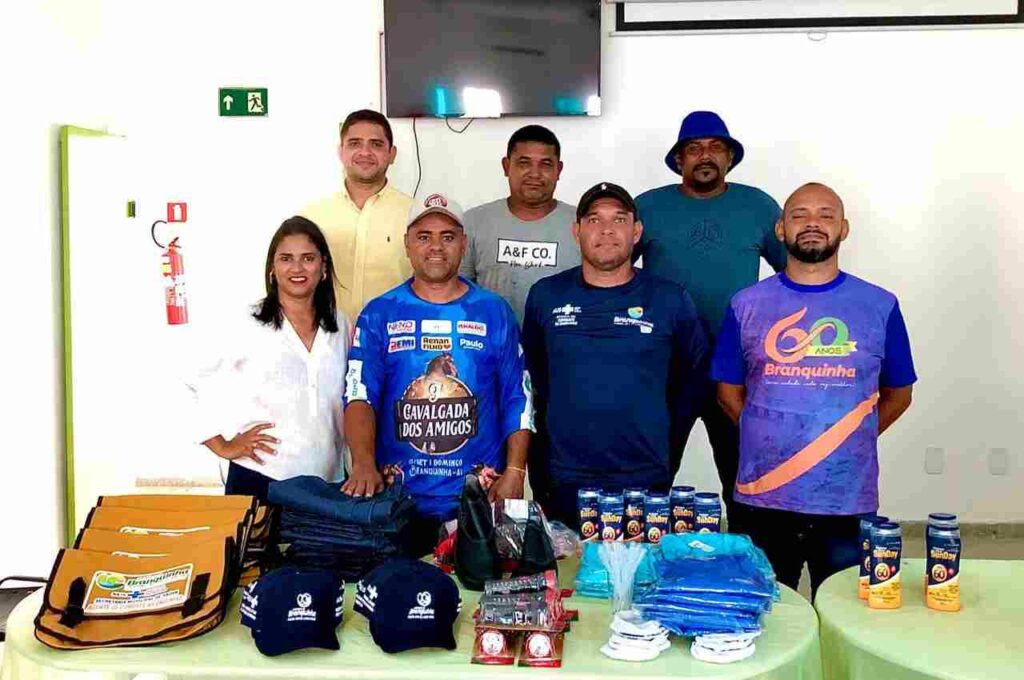 Branquinha entrega fardamentos e equipamentos de proteção aos Agentes de Saúde e de Endemias