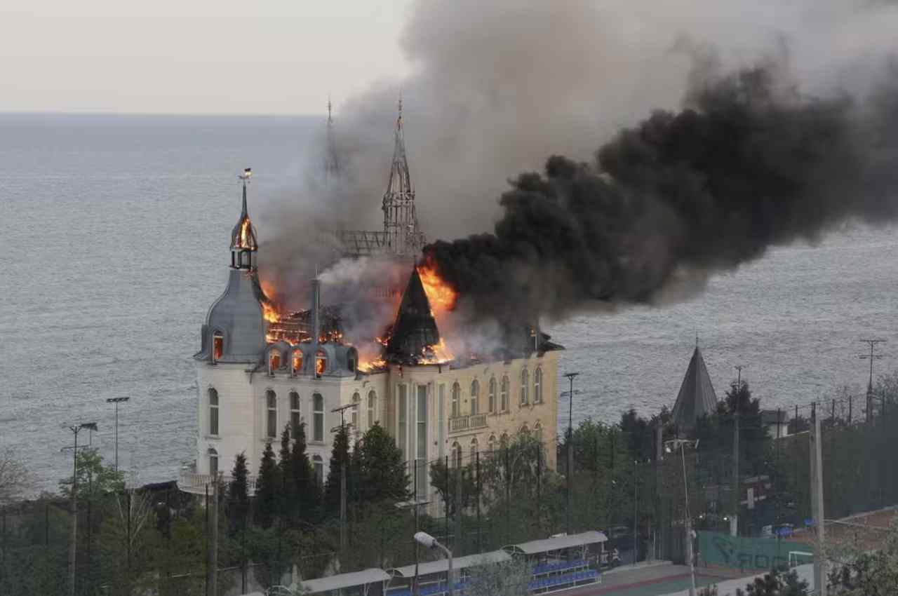 'Castelo do Harry Potter' é atingido por bombardeio russo em Odessa | @ AP