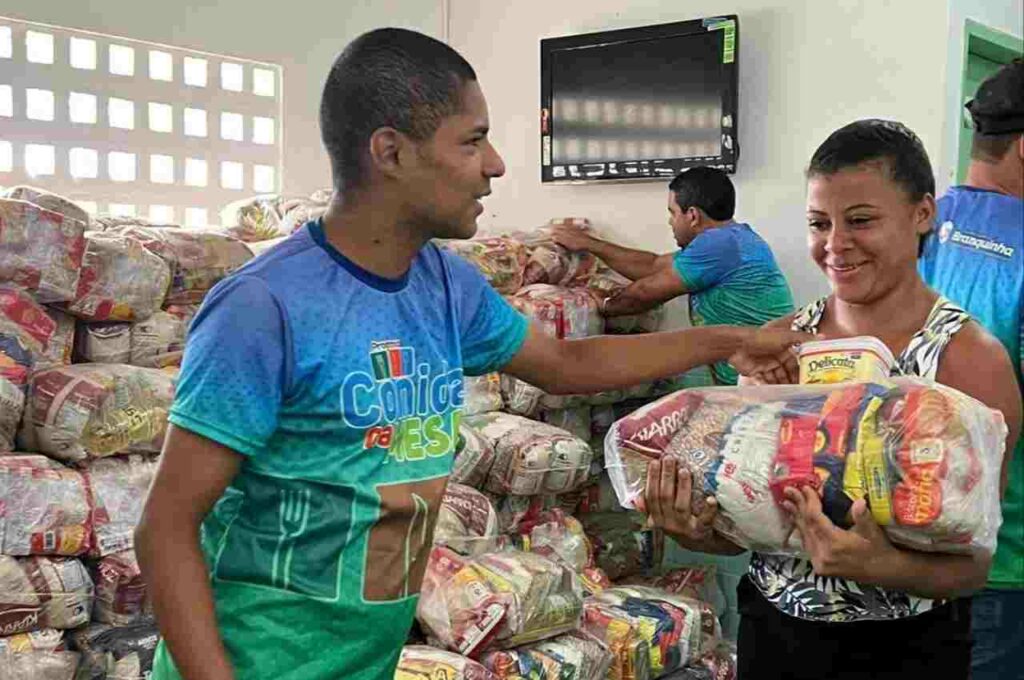 Branquinha realiza mais uma entrega do Programa Comida na Mesa