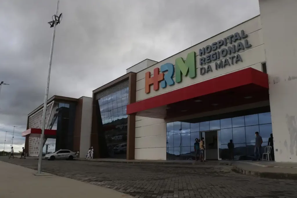 Motorista de médica é encontrado morto dentro de carro no Hospital Regional da Mata