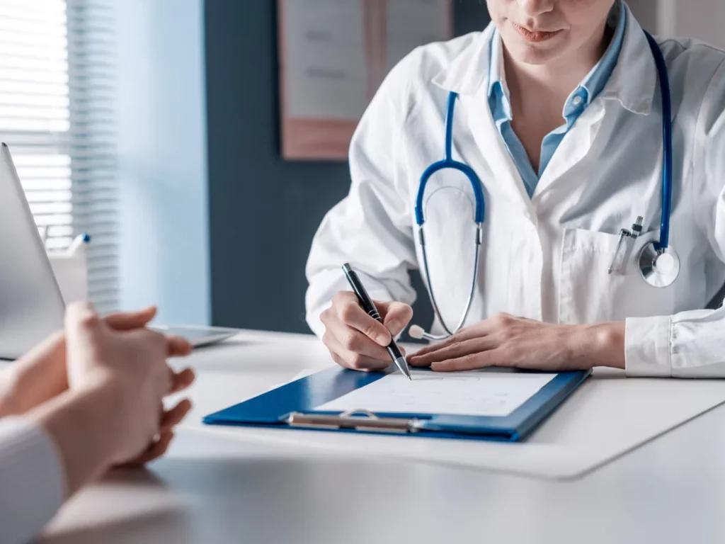 Quem é a falsa médica que atendia em consultório de luxo em Maceió