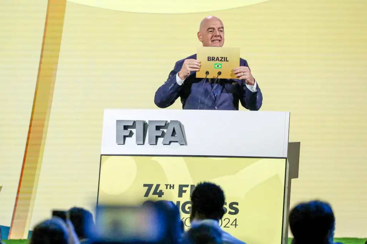 Brasil eleito país-sede pela Federação Internacional de Futebol (Fifa) | @ REUTERS/Chalinee Thirasupa