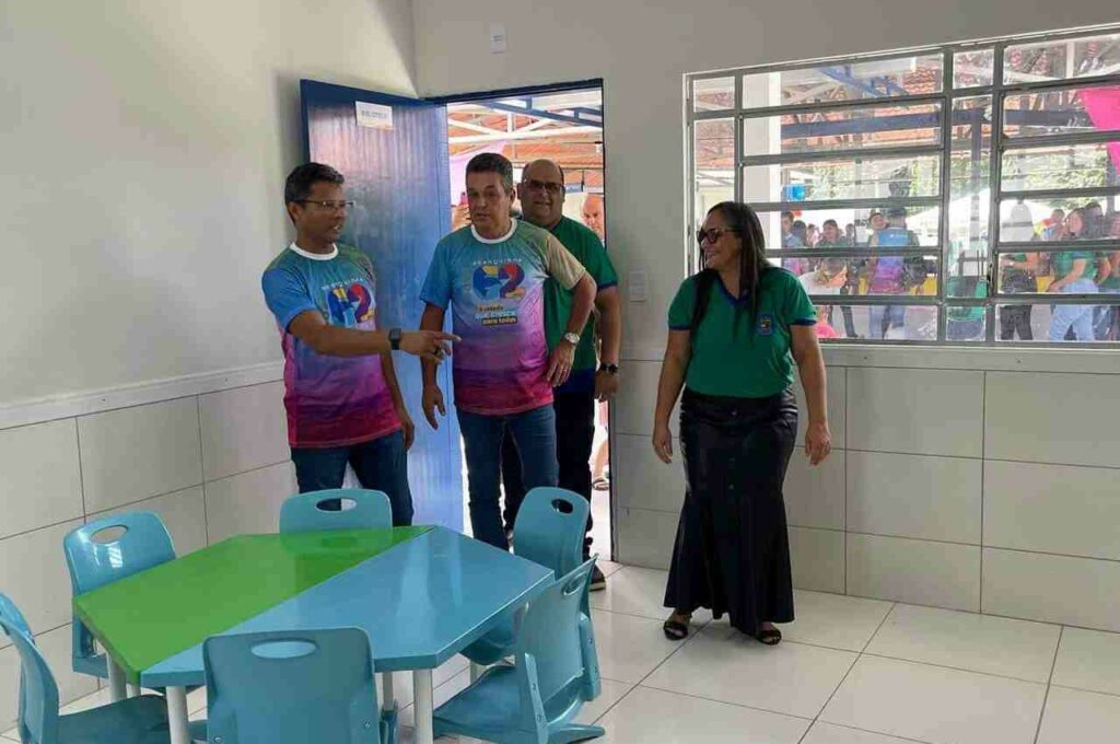 Branquinha entrega reestruturação de escolas na zona rural