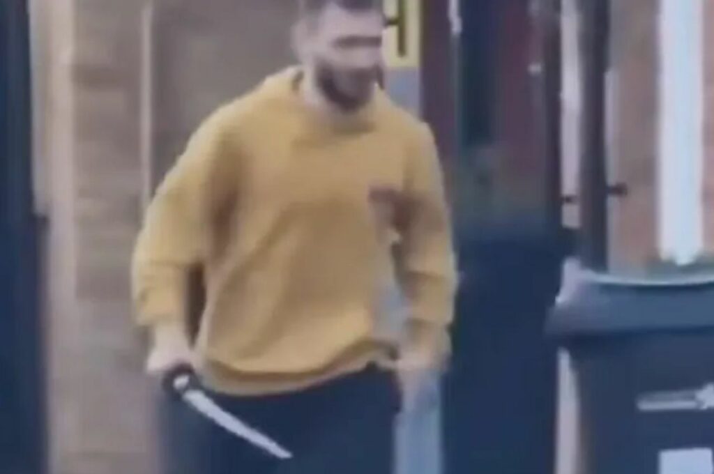 Brasileiro é condenado por assassinato de adolescente com espada em Londres