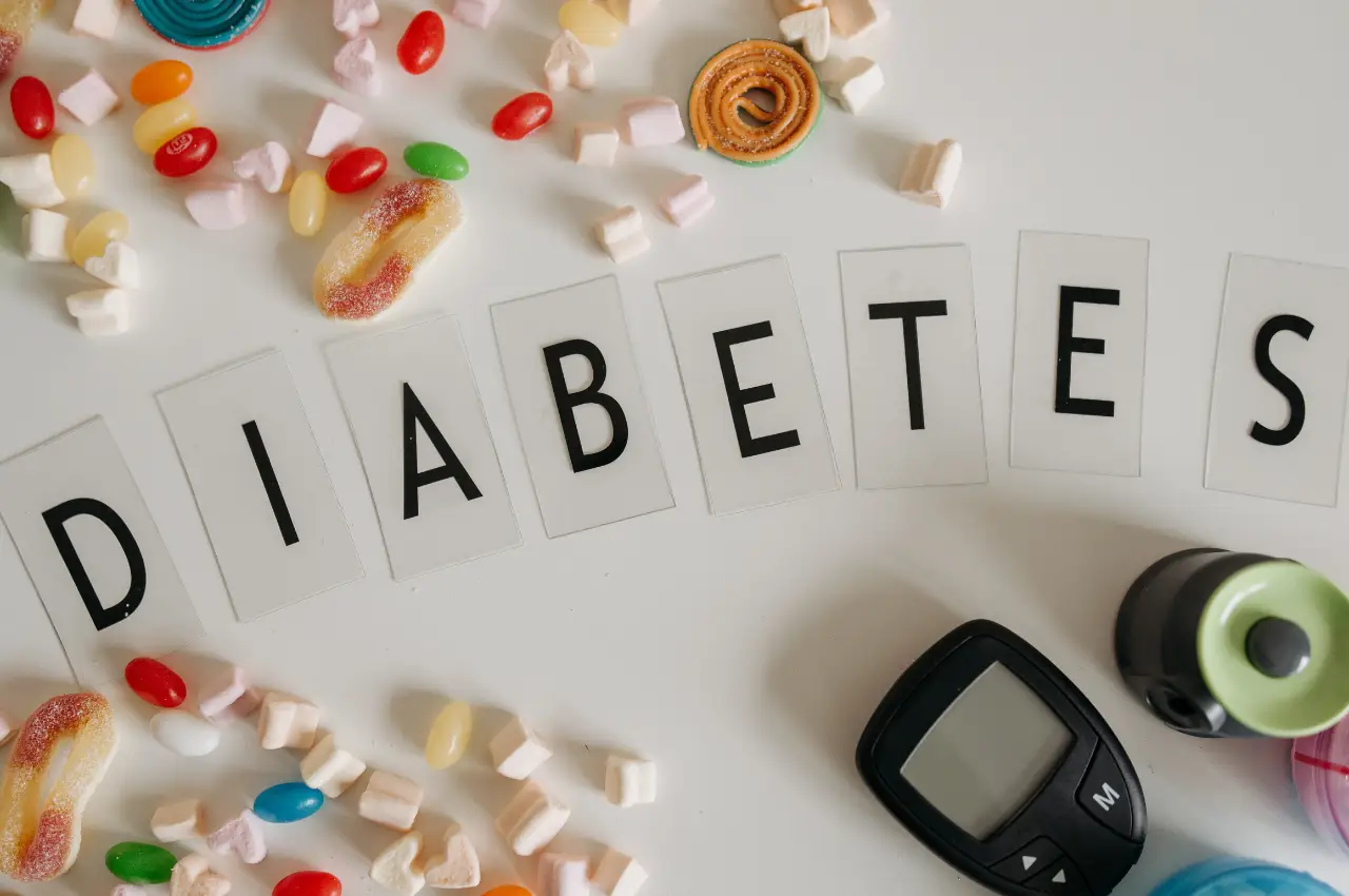 Imagem com doces e o nome diabetes no centro - @Reprodução