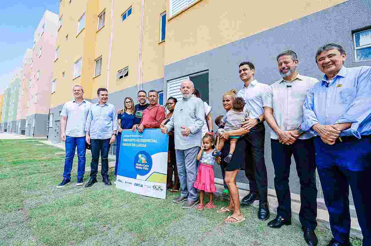 Lula participa da entrega de 914 unidades habitacionais | @ Palácio Planalto