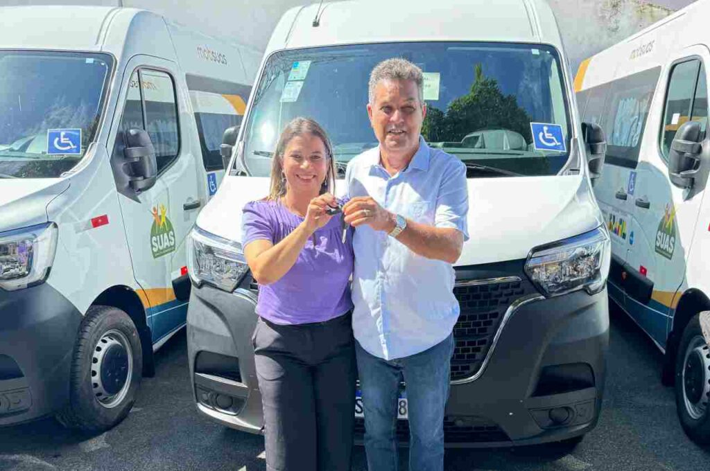 Branquinha recebe duas vans para ampliação do acesso aos serviços socioassistenciais