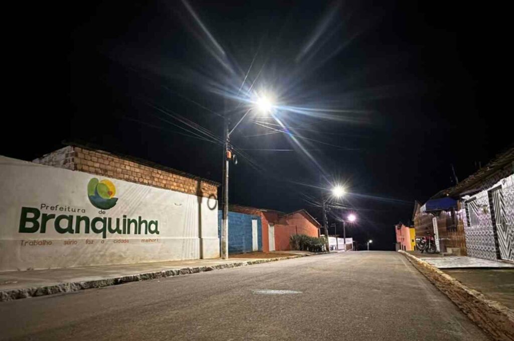 Branquinha instala iluminação de LED no acesso ao Alto do São Simião