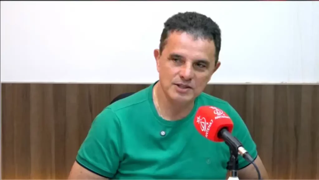 Quem está por trás da série de vídeos anônimos que atacam Areski Freitas e sua família?